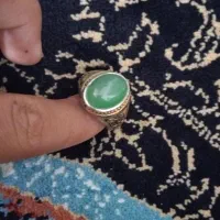 انگشتر نگین سبز عمیق بفروش می رسد