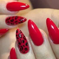 کاشت مژه و کاشت ناخن و کوتاهی