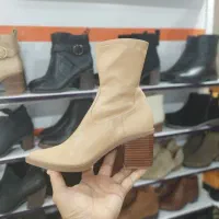 انواع چکمه ونیم بوت چرم اورجینال حراج شد