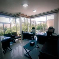 کارمند اداری خانم در کارگزاری ضامن