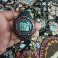 یک ساعت اورجینال ضد اب