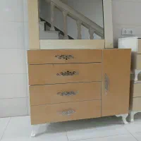(دلاور ،کمد لباس، میز آرایش) و پاتختی