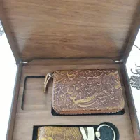 سِت جاکارتی و جاکلیدی چرم با جعبه ای زیبا