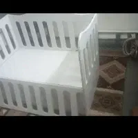 تخت کنار مادر