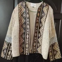 تعداد زیادی مانتو در حد نو‌