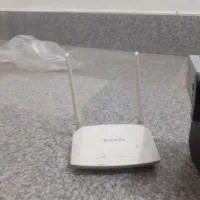 یک ظبط یک  وای فای و داشبورد وسط سندلی