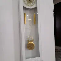 ساعت ایستاده سفید