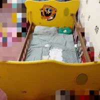تخت و میز باب‌اسفنجی