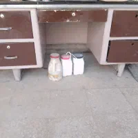 میز فلزی