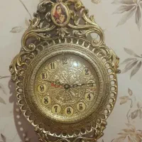 ساعت دیواری طلایی