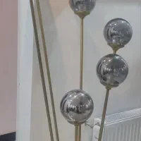 آباژور  کنار سالنی ایستاده فلزی|چراغ خواب و آباژور|هشتگرد, شهرک ولیعصر (مصلی)|دیوار