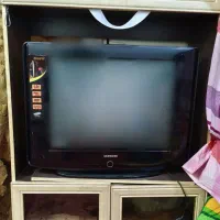 تلویزیون با میز