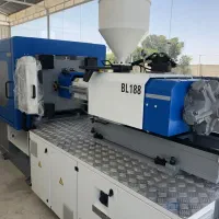 کارگر تزریق پلاستیک و مونتاژ