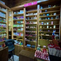 فروش دکور چوب مغازه ارایشی و بهداشتی