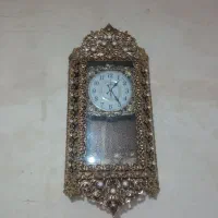 ساعت دیواری تمیز
