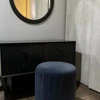 میز ارایش ۴ کشو به همراه ایینه و پاف