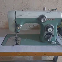 چرخ خیاطی وگلدوزی ودکمه زنی ژانومه