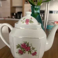 قوری گل سرخی