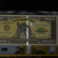 دلار سینمایی تزیینی مشابه اصلی آمریکا