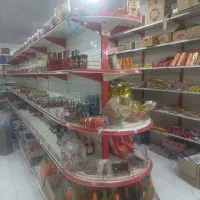 قفسه وسط فروشگاهی