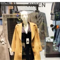 فروشنده خانم