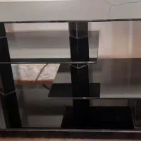 میز تلویزیون ودستگاه گیرنده دیجیتال