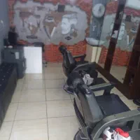 آرایشگر ماهر مردانه یا نیمه ماهر