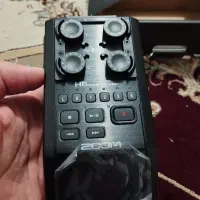 یک عدد دستگاه ضبط صدای حرفه ای