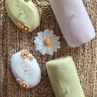 شمع صابون وحوله