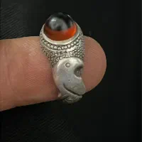 عقیق کهنه کلاهدار