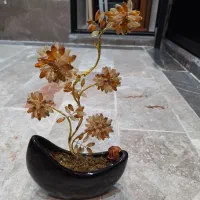 گلدان چینی با گلهای کریستالی