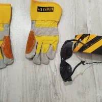 عینک و دستکش کار