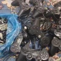 ۹ عدد دسته بازی کامپیوتر ۳ عدد سالم بقیه اسقاطی