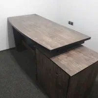 میز اداری تمییز و مرتب فروش فوری