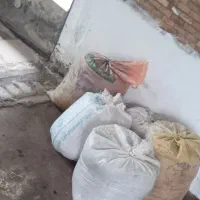 چند کیسه کود حیوانی و گوسفندی