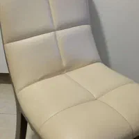 صندلی چرم در حد نو