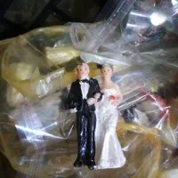 مقداری وسایل نگین، کریستال بخاطر جمع کردن مغازه