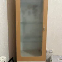 کمد شیشه ای