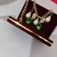 گردنبند فشن، بدلیجات