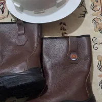 کفش و کلاه ایمنی