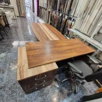 میز مدیریت و میز کنفرانس