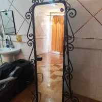 صندلی و آینه آرایشگاه