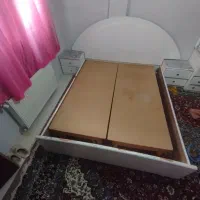 تخت همراه با دو عدد کفی تخت کاملا سالم