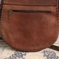 کیف رو دوشی تمام چرم اصل دست دوزداخلش نونو
