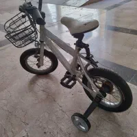 دوچرخه بچه گانه سفید و نقره ای
