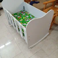 تخت خواب نوزادی سالم