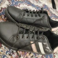 کتونی دخترانه|کیف، کفش، کمربند|رباط‌کریم, رباط‌کریم|دیوار