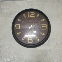 دو عدد ساعت دیواری
