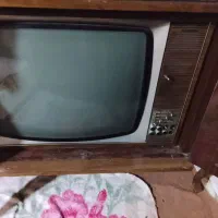 تلوزیون قدیمی|کلکسیون اشیاء عتیقه|شیروان (لرستان), |دیوار