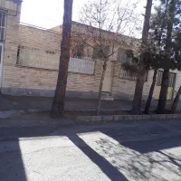 حیاط ویلا یی  شهرک انقلاب خ شهریار ۳۰۰متر ۳خواب